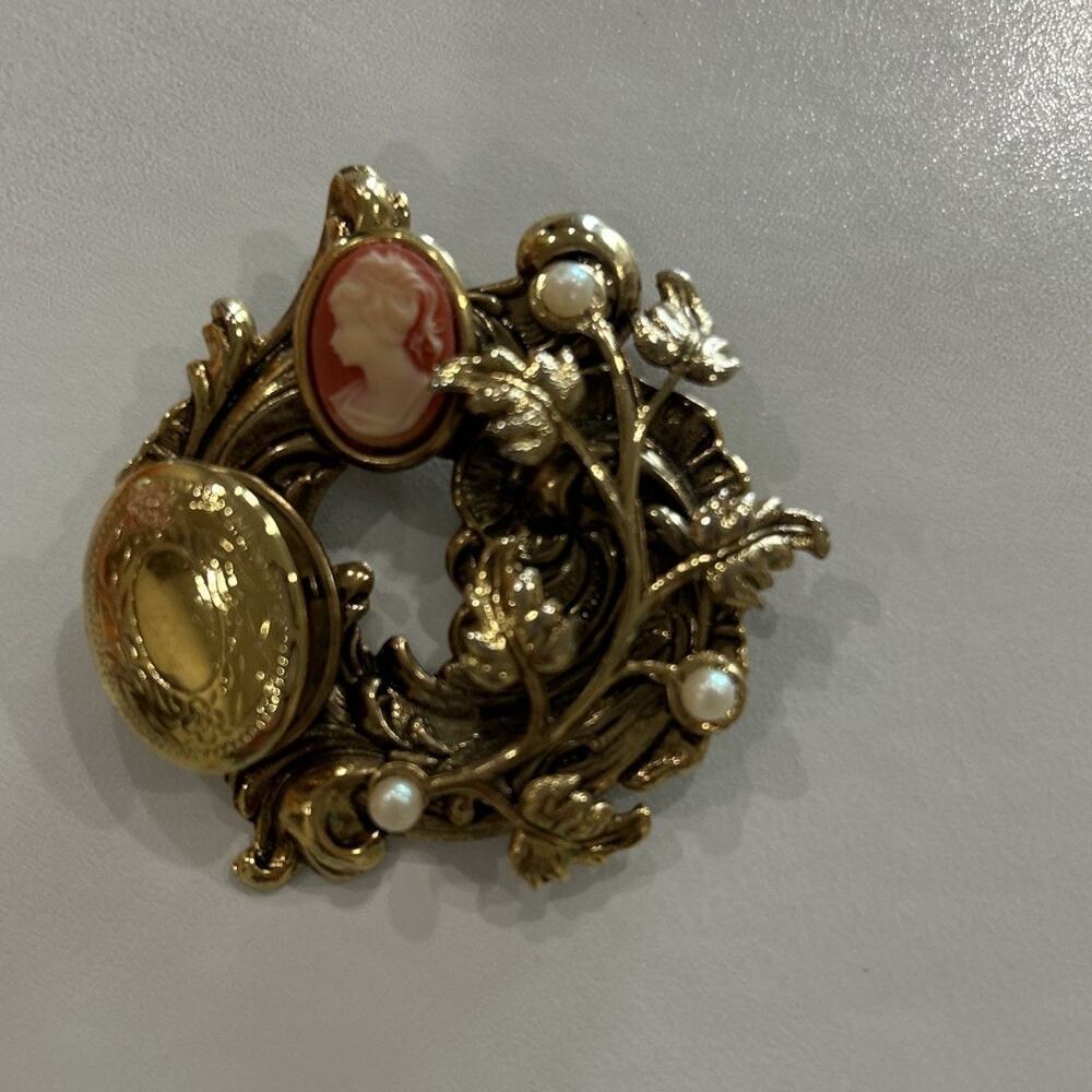 Art Nouveau Left Face Cameo Locket Brooch Victorian inspired